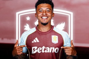 没有技巧全是感情，弗兰克告别演讲深情演唱《月亮代表我的心》（不靠技巧只凭真情：弗兰克在告别演讲中深情献唱《月亮代表我的心）