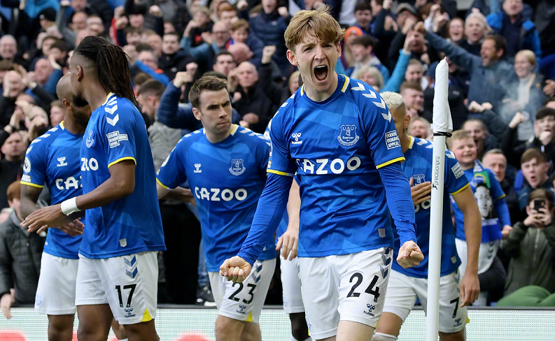 国米10人出战国际比赛日合计出场1083分钟，米兰11人979分钟（国际比赛日出场统计：国米10人累计1083分钟，米兰11人共979分钟）