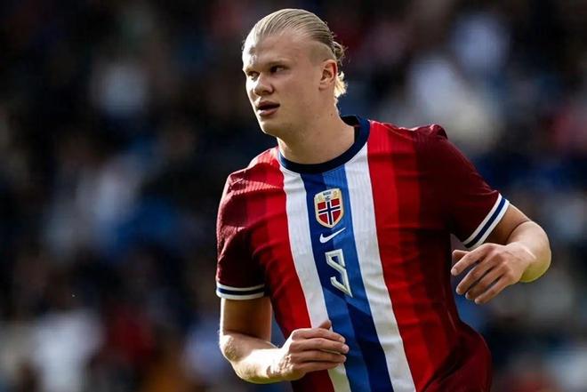 萨拉赫缺阵利物浦争议点球告负，球员称判罚牵强（萨拉赫缺阵之际利物浦折戟争议点球，球员直指判罚牵强）