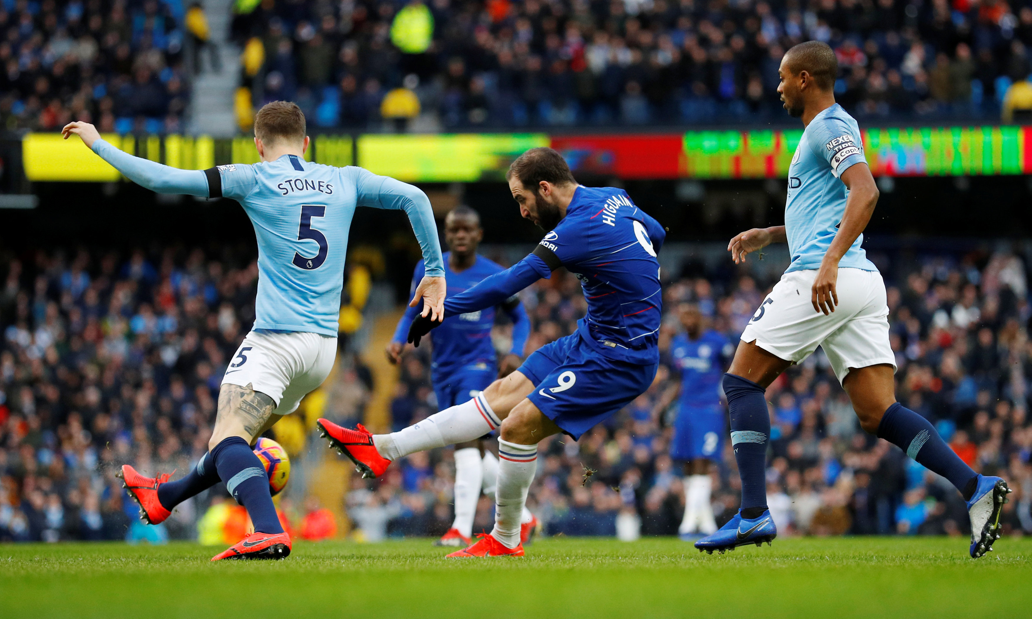 达成新里程碑，梅西职业生涯已直接参与1300粒进球（梅西再攀高峰：职业生涯直接参与进球数达1300）