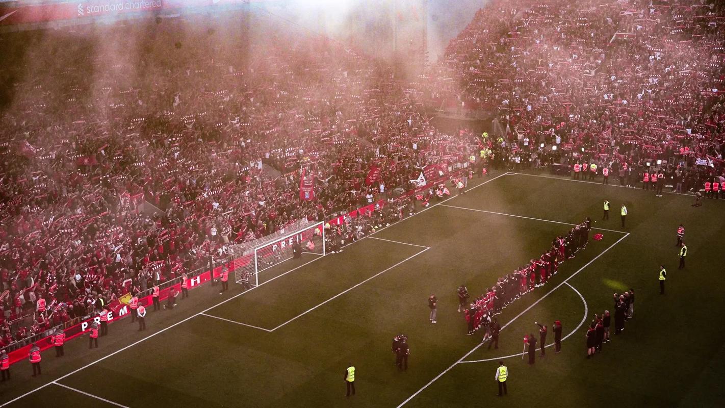 名记：字母最近向队友强调专注篮球的重要性，别被外界声音干扰（名记：字母哥近日提醒队友把心思放在篮球上，勿被外界杂音分心）