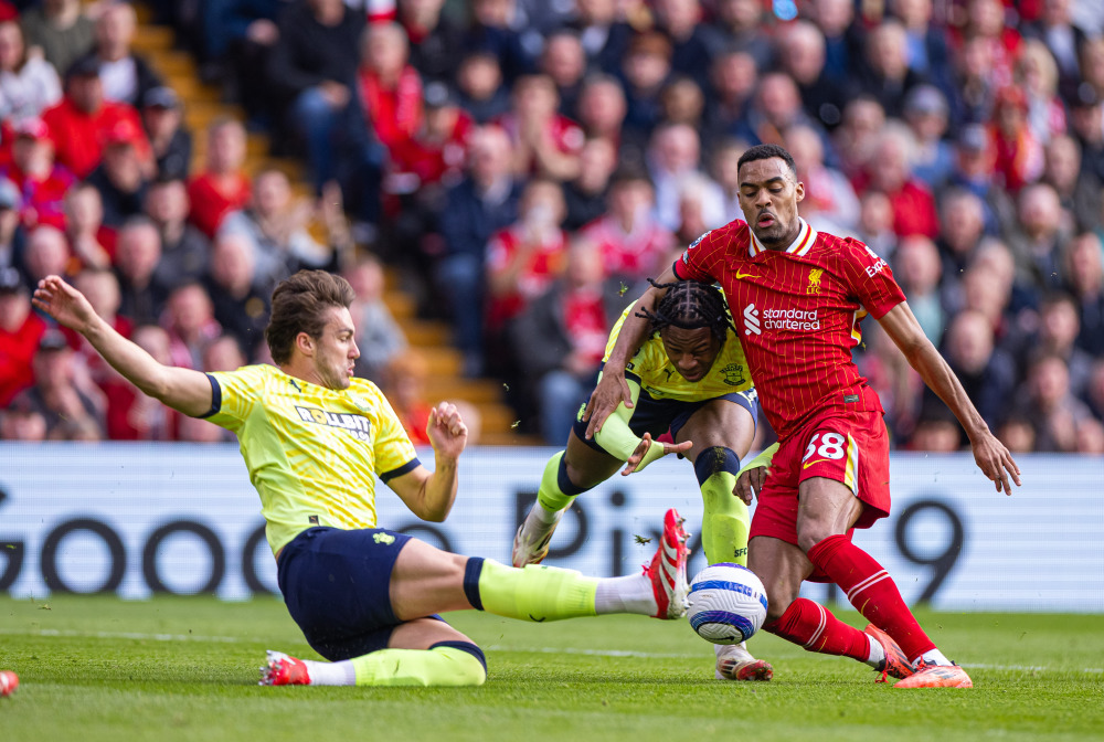 巴蒂：劳塔罗和小蜘蛛可以一起上，但其中一人必须做出牺牲（巴蒂：劳塔罗与小蜘蛛可同场，但需有一人牺牲）