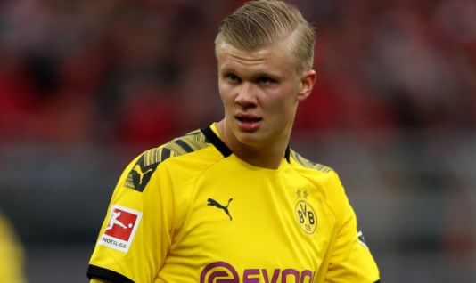 武磊受邀出席上海徐汇区足球超级联赛开幕式，并宣布比赛开幕（武磊亮相上海徐汇区足球超级联赛开幕式，宣布赛事正式启动）