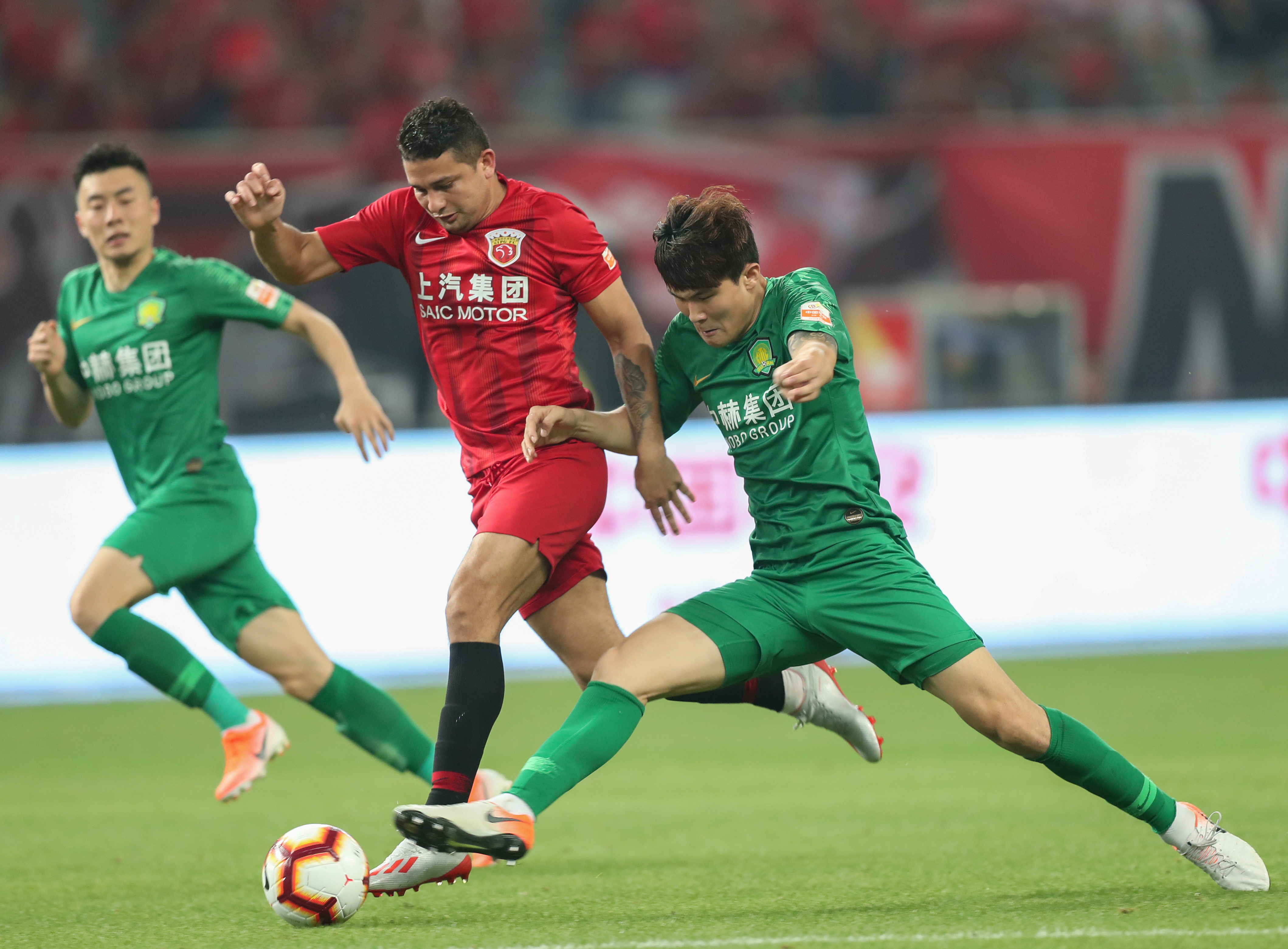 足球报：多支中超球队巨额欠税，以亿元为单位拖欠税款（足球报：多家中超俱乐部拖欠税款，规模以亿元计）