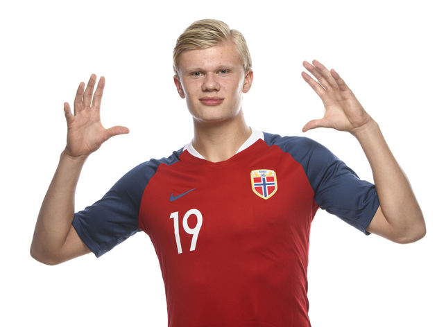 海港不会三连冠不思进取！ 连续两年被申花追着 其实硬实力还是不够（海港无缘三连冠显保守，两年连遭申花紧逼，硬实力仍显不足）