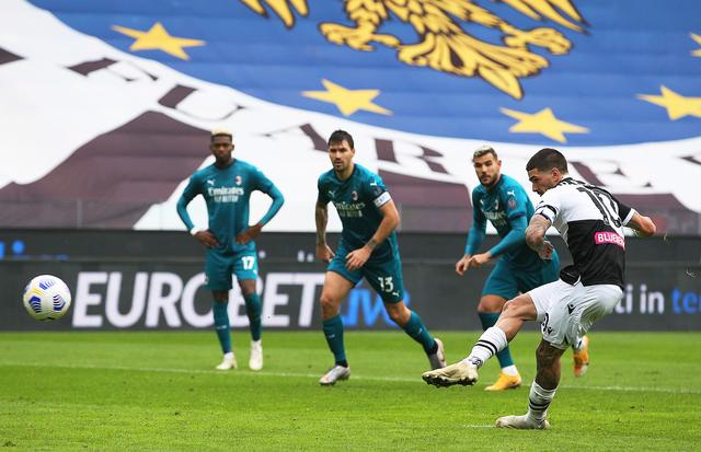 米兰vs拉齐奥终场前点球未判原因：马鲁西奇对帕夫洛维奇犯规（米兰战拉齐奥终场前点球未判缘由：马鲁西奇对帕夫洛维奇犯规）