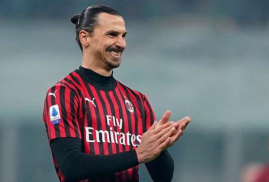 雷迪克盛赞艾顿防守端表现：他能做很多事情，甚至能换防马克西（雷迪克称艾顿防守全面：能胜任多项任务，甚至可换防马克西）