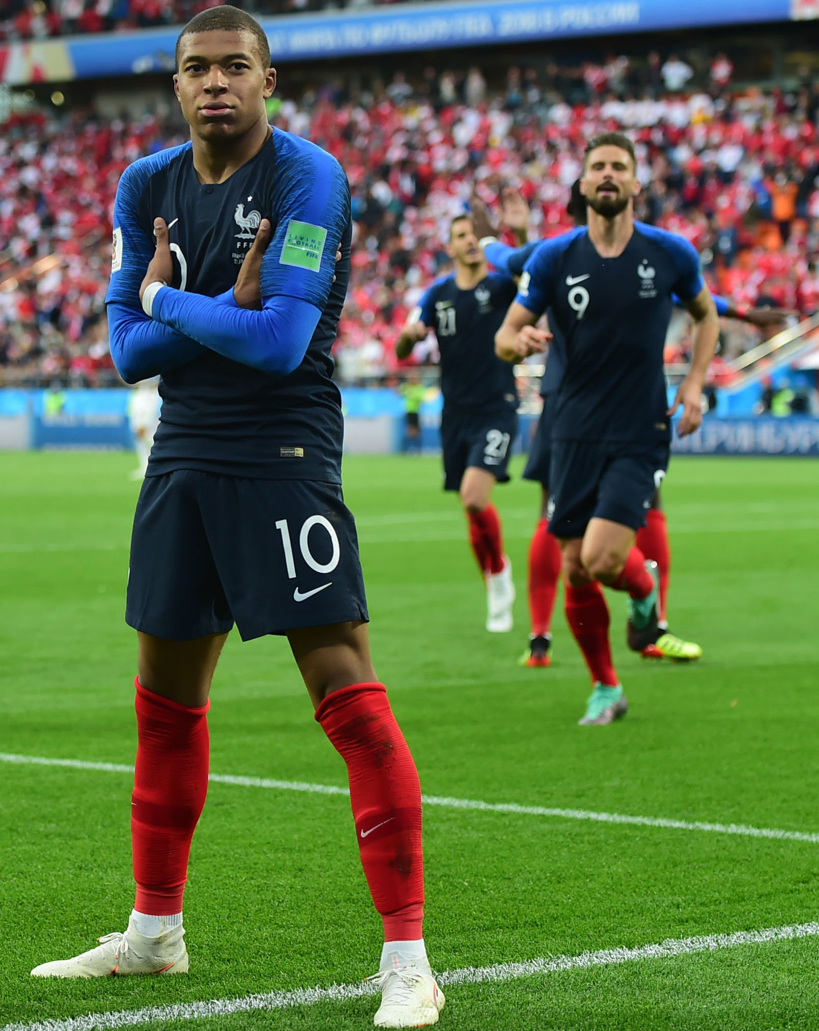 记者：尤文正关注热那亚右后卫诺顿-库菲和维罗纳前锋焦瓦内（记者：尤文图斯正在考察热那亚右后卫诺顿-库菲与维罗纳前锋焦瓦内）