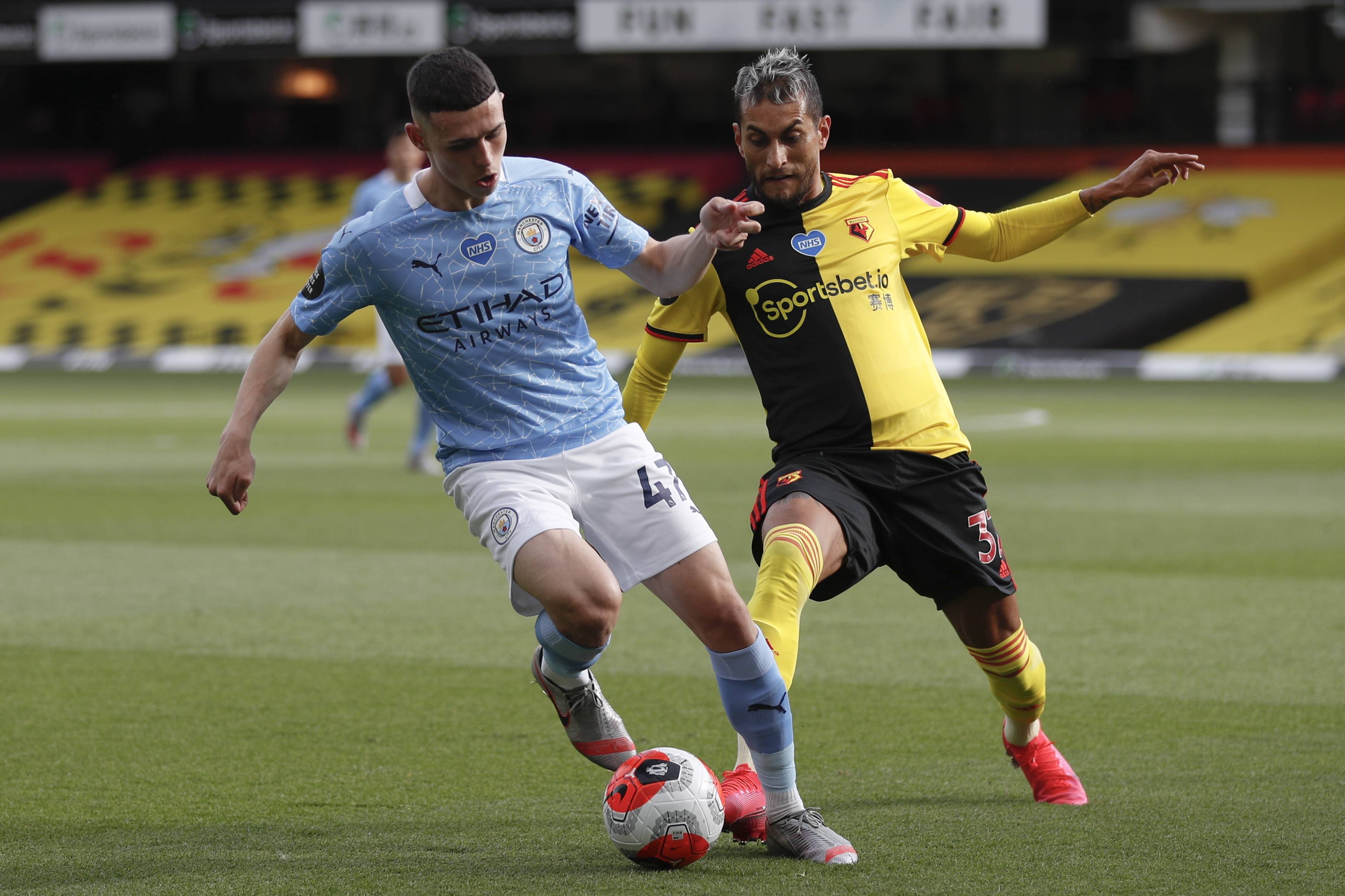 湖人斯马特谈伤势：就是背部痉挛，属于多年积劳造成的损耗（湖人斯马特谈伤情：背部痉挛，系长期积劳所致的磨损）