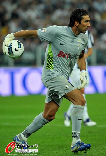 里程碑，费兰-托雷斯俱乐部+国家队生涯已打入100球（费兰-托雷斯达成生涯百球里程碑：俱乐部与国家队合计100球）