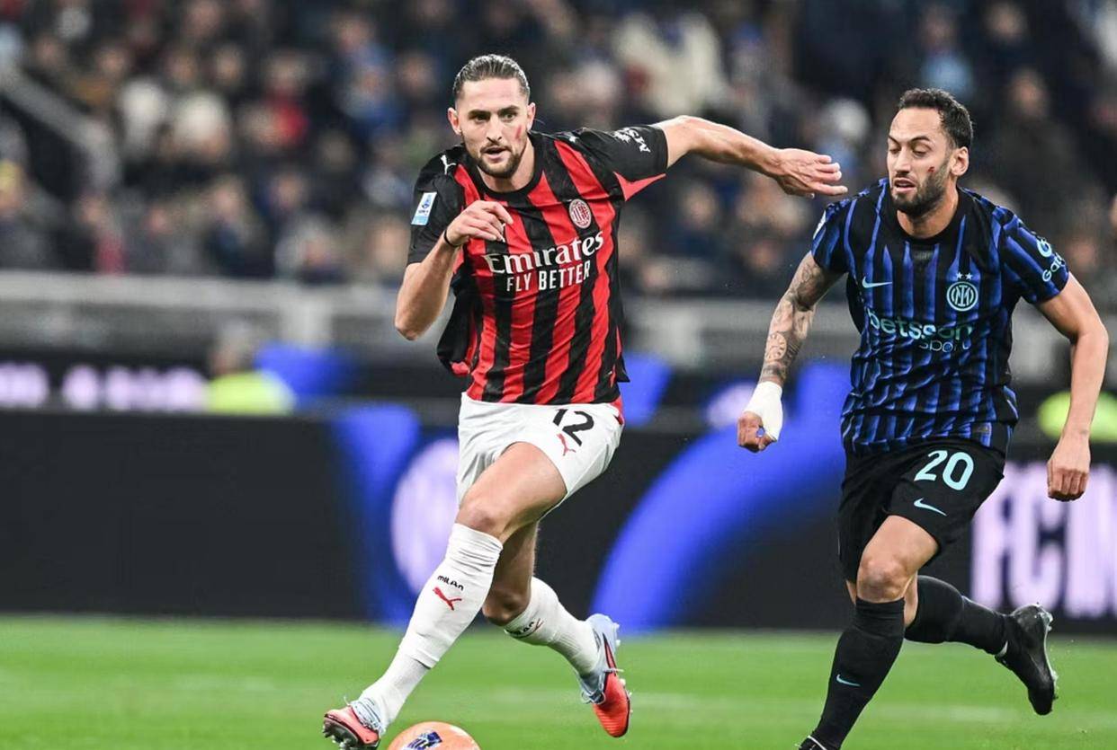 荣耀加身！大连可为夺季军直通中乙，教练球员揽获多个奖项（载誉而归！大连可为摘得季军直升中乙，教练与球员收获多项殊荣）