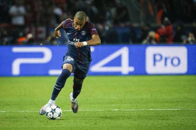 世体：拉菲尼亚王者归来，成为巴萨队内精神与战术双重领袖（世体：拉菲尼亚强势回归，扛起巴萨精神与战术双重大旗）